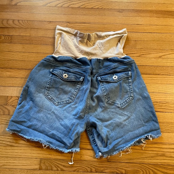 Cut-Off Denim Maternity Shorts - Picture 2 of 3